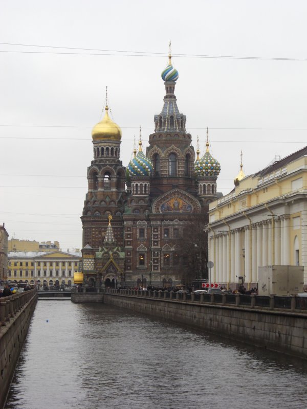 собор "Спас-на-Крови", построенный на месте смертельного ранения императора Александра II.