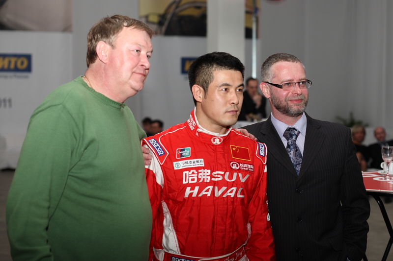 Фотосессия с финалистом ралли "Дакар", пилотом раллийной команды Great Wall Motors Джоу Юн
