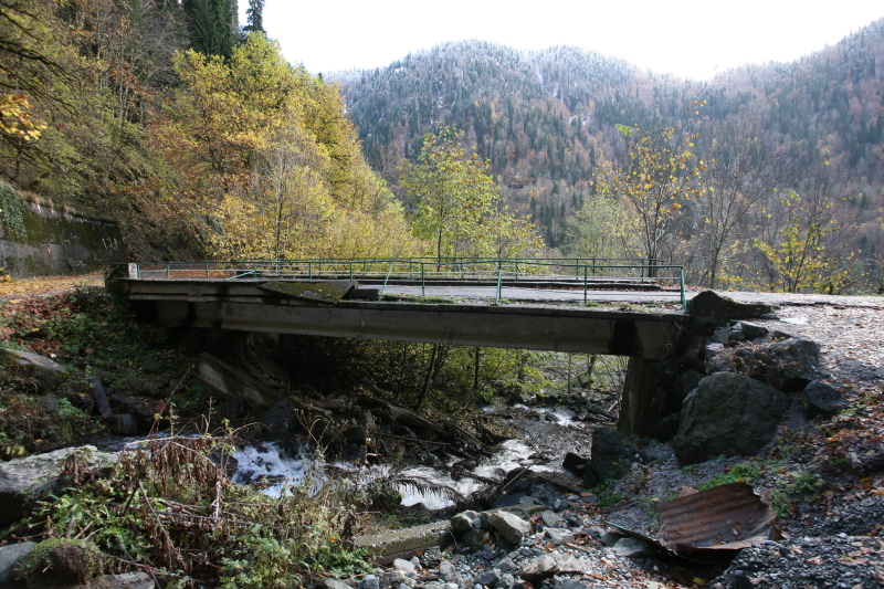 Мост над Молочным водопадом