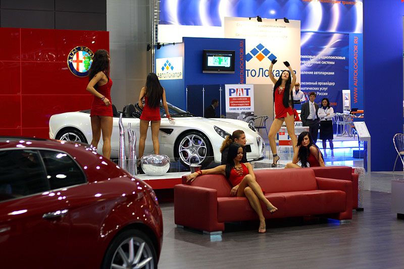 Девушки со стенда Alfa Romeo
