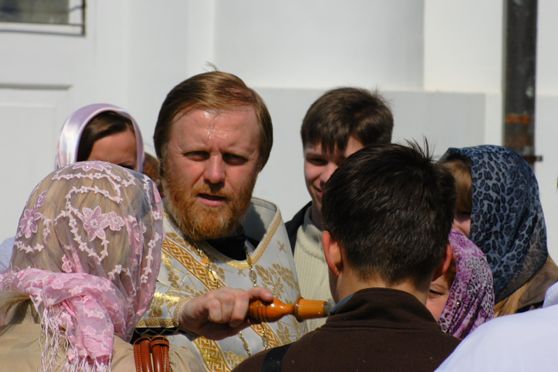 Отец Александр, освящение пасхальных куличей