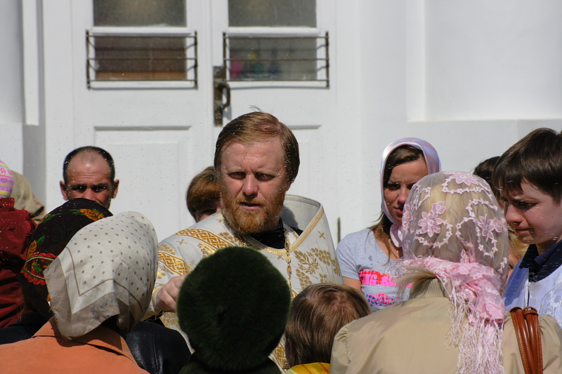 Отец Александр, освящение пасхальных куличей