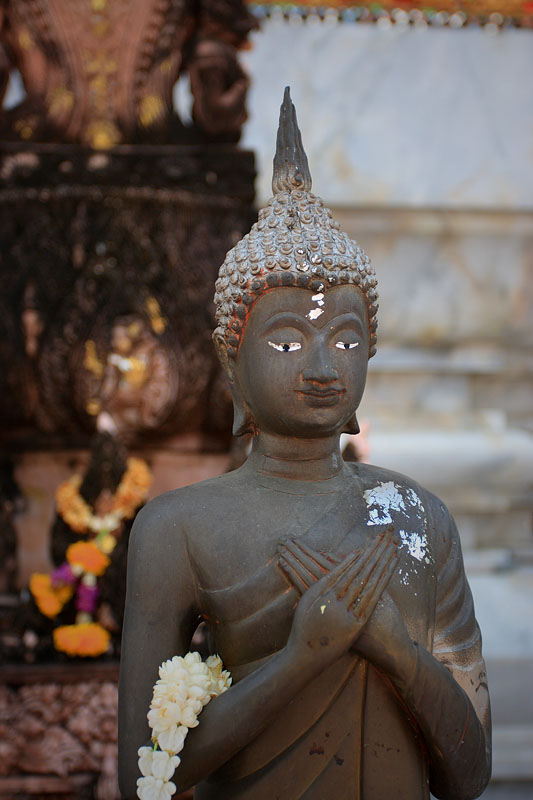 Каменные фигуры в храмах Бангкока
