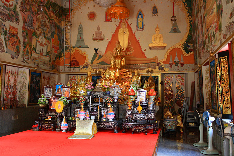 Интерьер буддийского храма