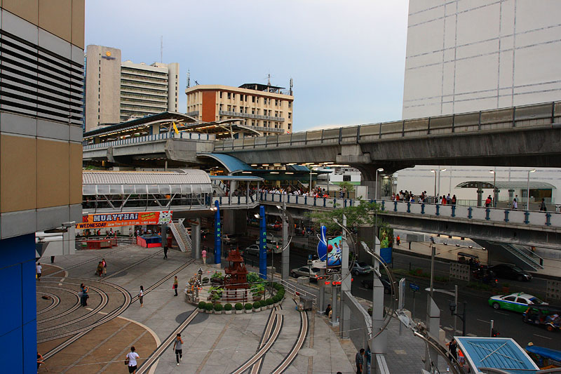 Cтанция скайтрейн около торгового центра MBK в Бангкоке