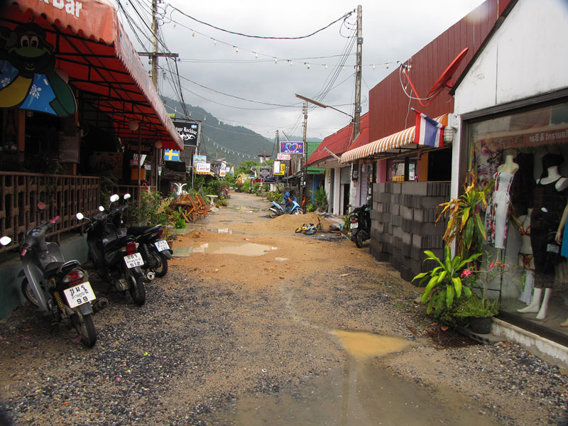 Lamai beach road