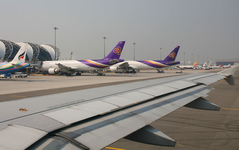 Самолеты Thai Airways в аэропорту Бангкока