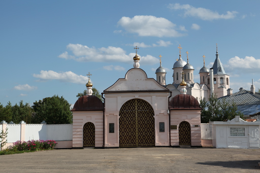 ворота в монастырь