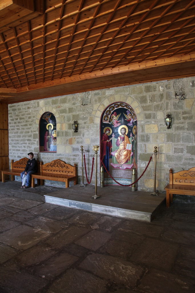 Во дворе монастыря