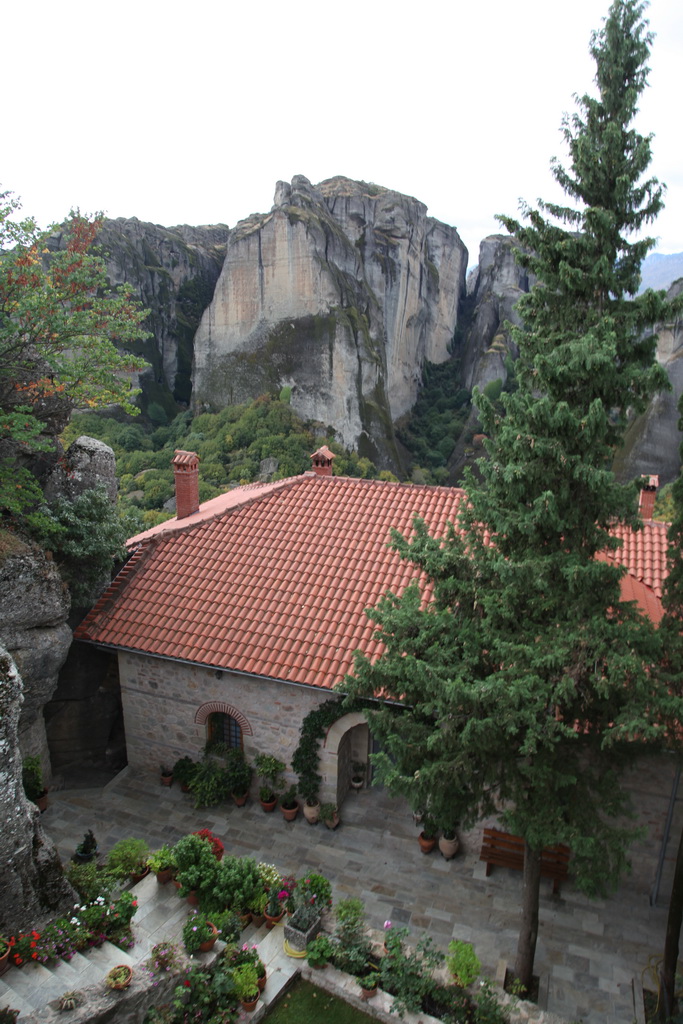монастырский дворик