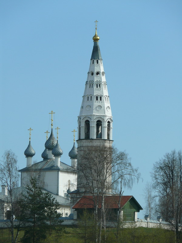 храм в центре Судиславля
