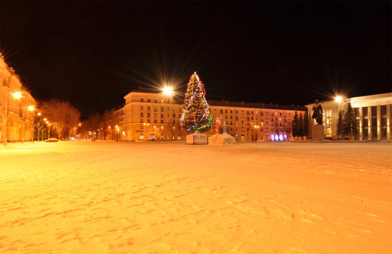 Площадь Ленина ночью 