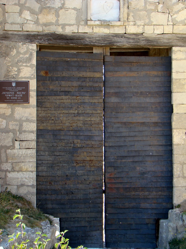 главные ворота Чуфут-кале
