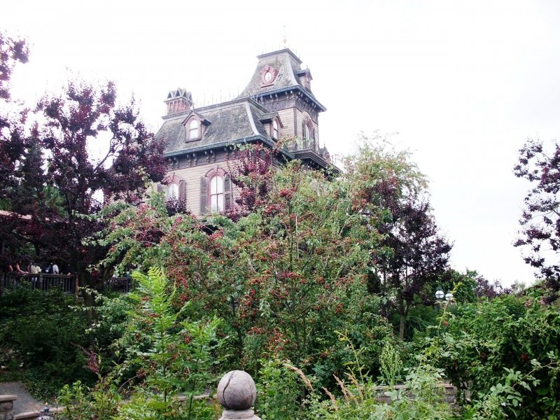 Диснейленд, замок с привидениями