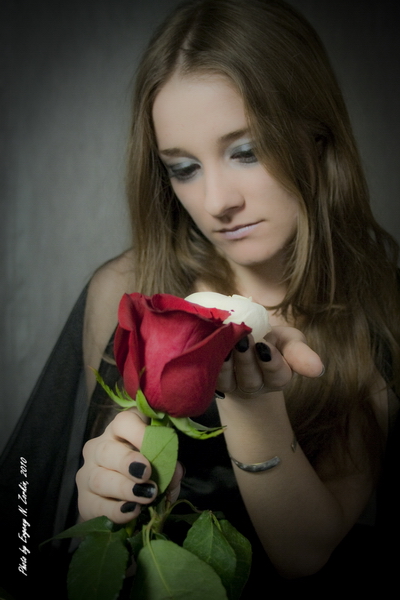 Девушка с розой