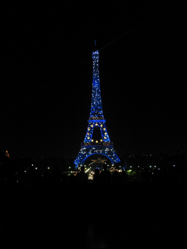 Эйфелева башня ночью