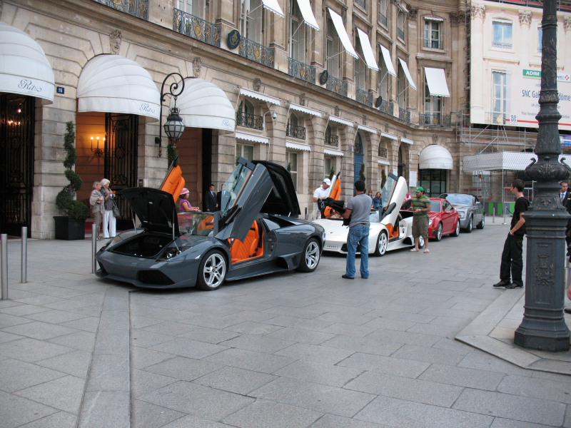 Lamborghini на улицах Парижа