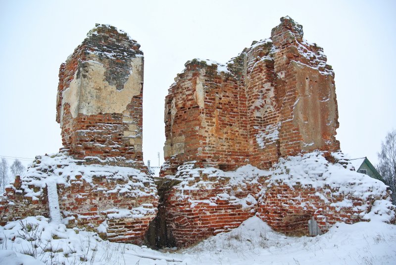 Стены Церкви Покрова Пресвятой Богородицы (1590-1594)