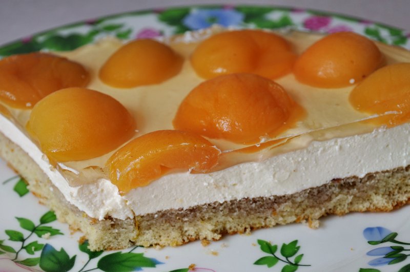 Сметанный пирог с абрикосами