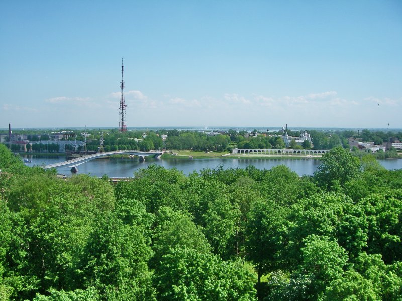 река Волхов и пешеходный мост