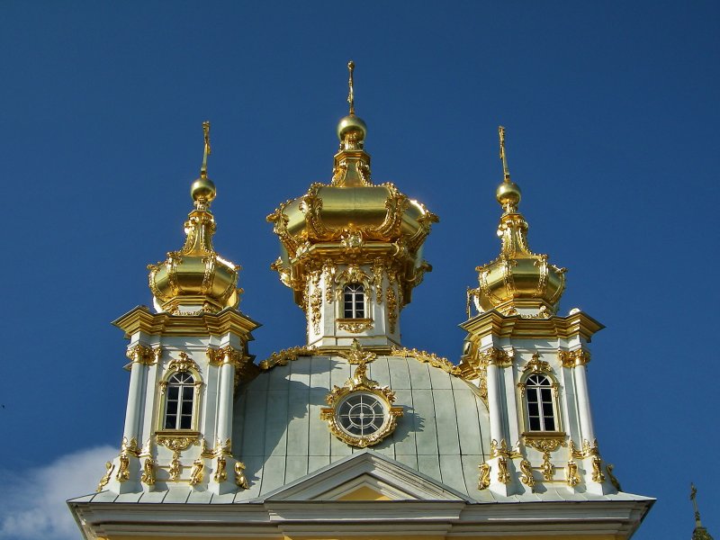 Купола Дворцовой церкви святых апостолов Петра и Павла