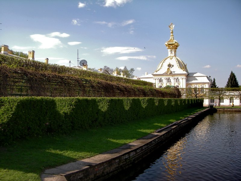 Церковный корпус большого Дворца Петергофа