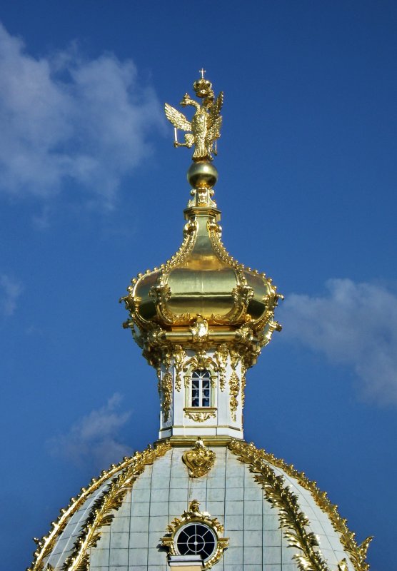 Купол церковного корпуса большого Дворца Петергофа