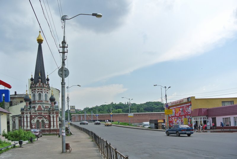 Часовня Николая Чудотворца, далее мост через реку Днепр и крепостная стена