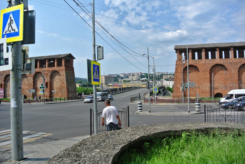 Крепостные стены и автомобильный мост