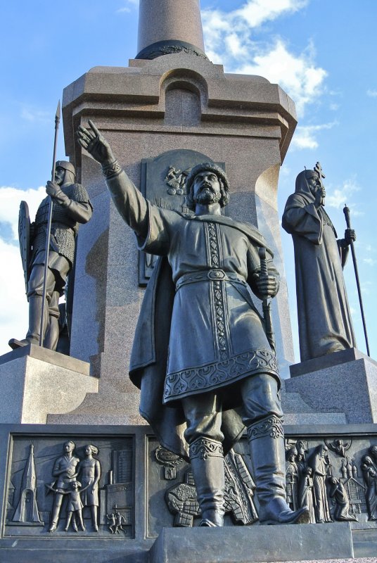 Памятник 1000-летию Ярославля 
