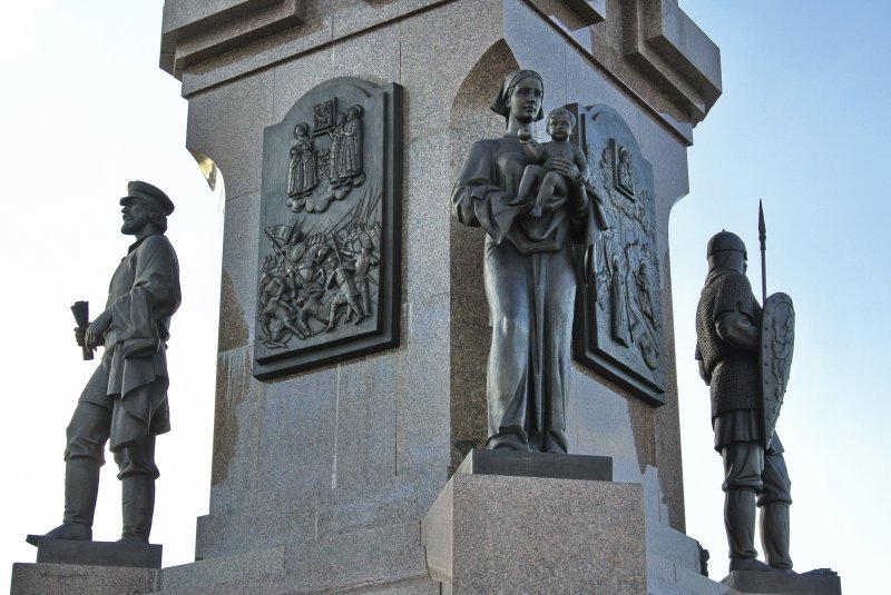 Памятник 1000-летию Ярославля 