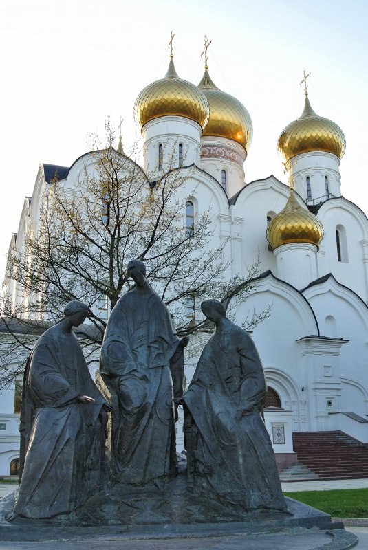 Единственное скульптурное изображение Святой Троицы в России