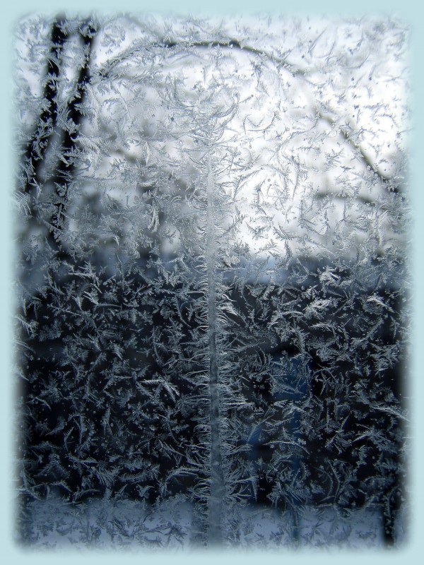 Мороз рисует на окнах узоры...