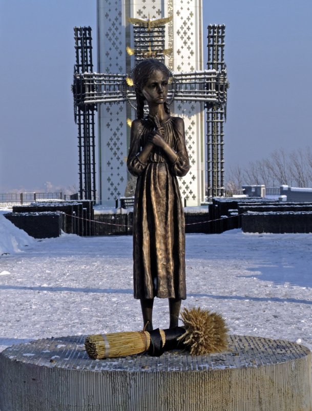 У памятника жертвам Голодомора