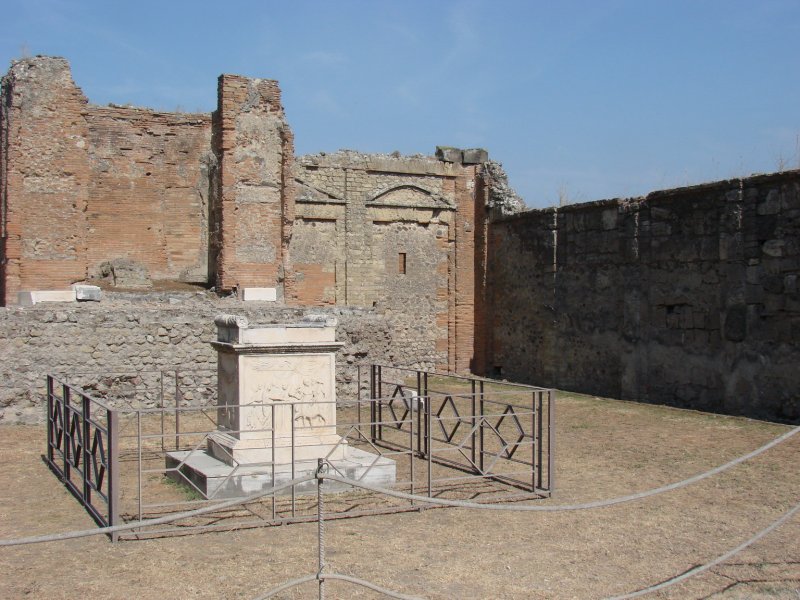 Храм Веспасиана