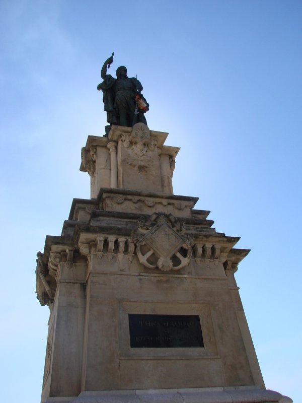 Статуя Рохера Льюриа