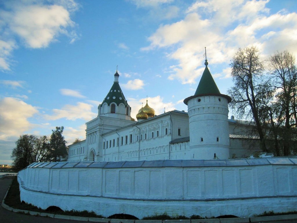 Кострома, Ипатьеский монастырь