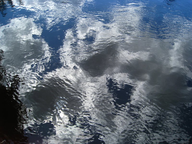 облака в воде