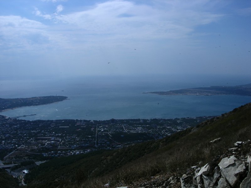 Бухта черного моря у Геленджика. 