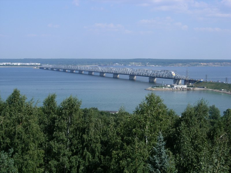 Весь мост через реку. Вид из Ульяновска.