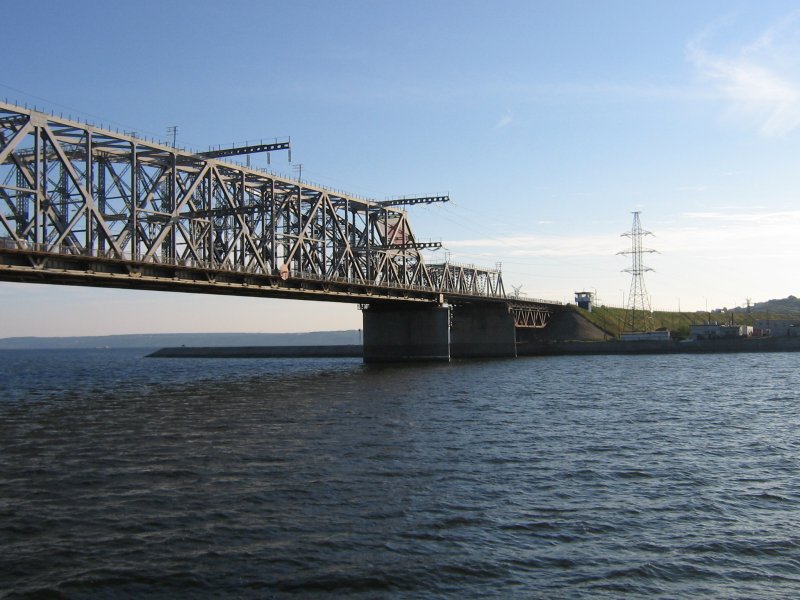 Вид на мост с реки Волги