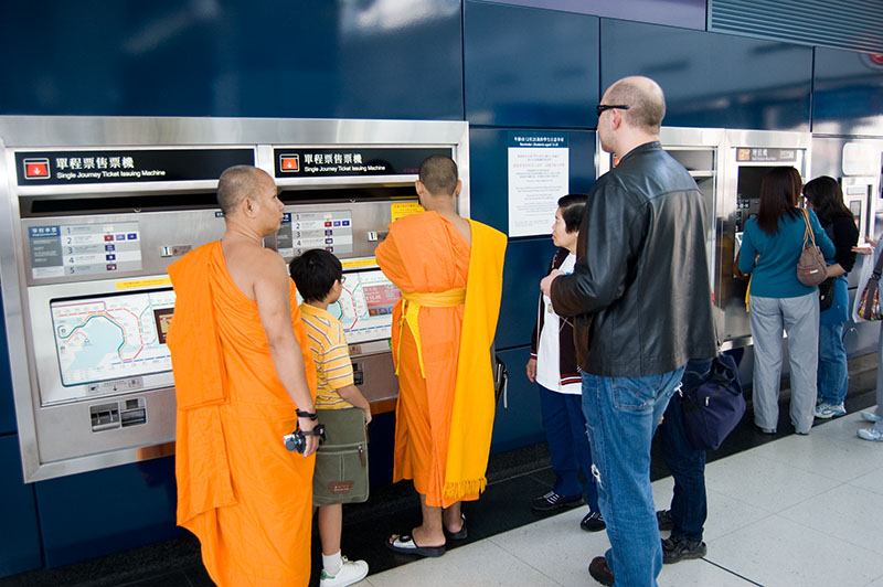 Монахи в метро