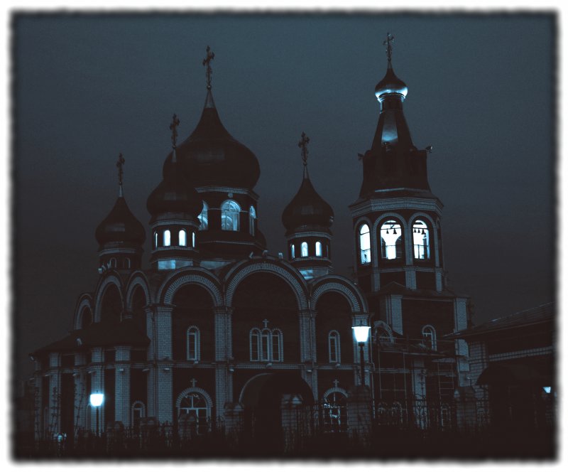 Церковь ночью