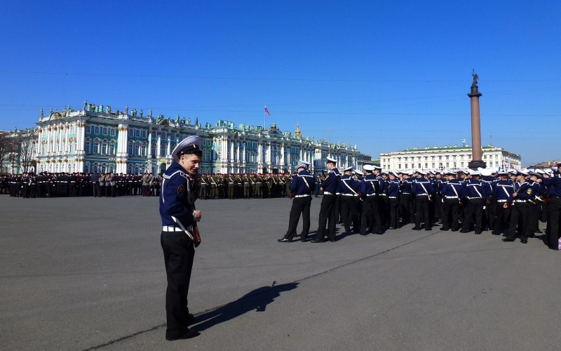 Подготовка к параду на Дворцовой площади