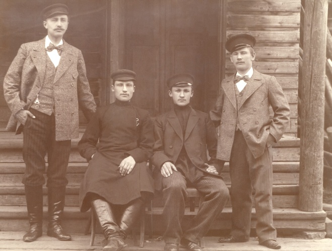 Шурма, начало ХХ века, слева И.М. Чернов, справа его дядя, А.Д,Чепцов.