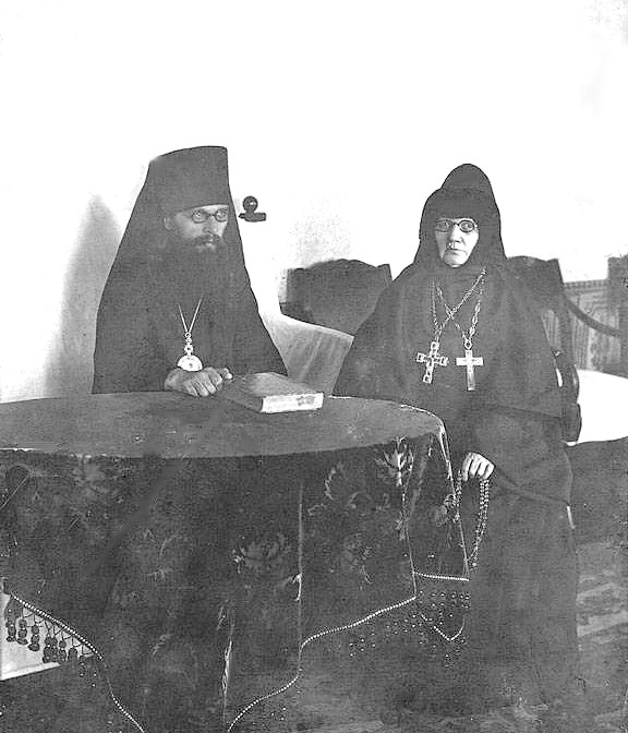 Игуменья Рахиль, наша шурминская, последняя настоятельница Казанского Богородицкого женского монастыря с епископом (1920 г.)