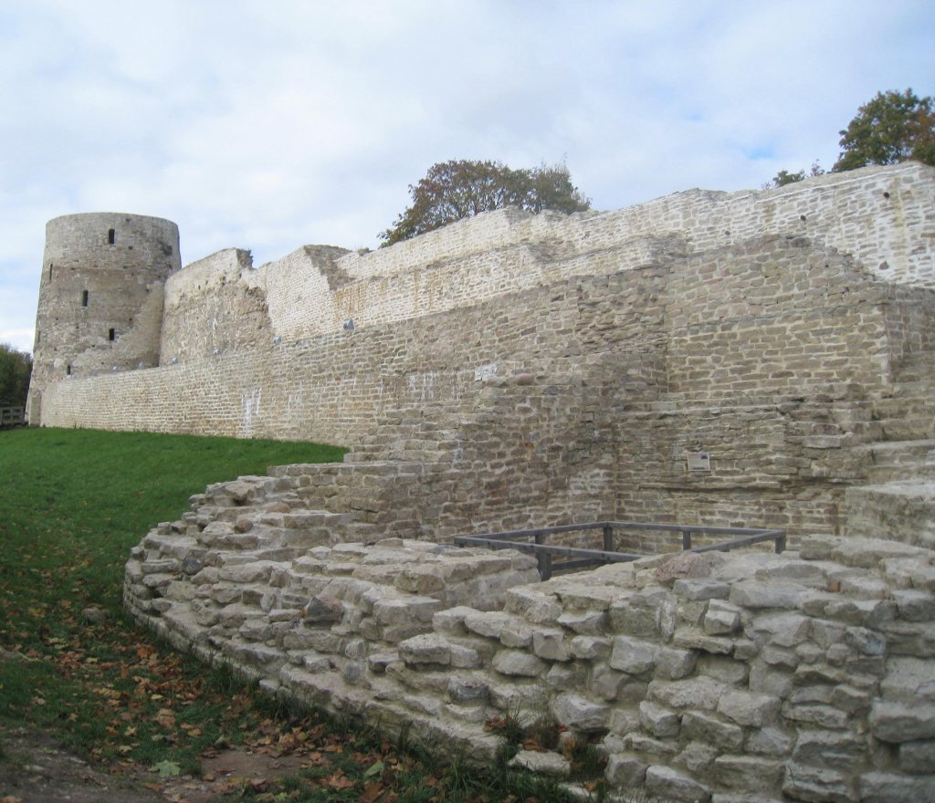 Изборская крепость, башня Чернушка