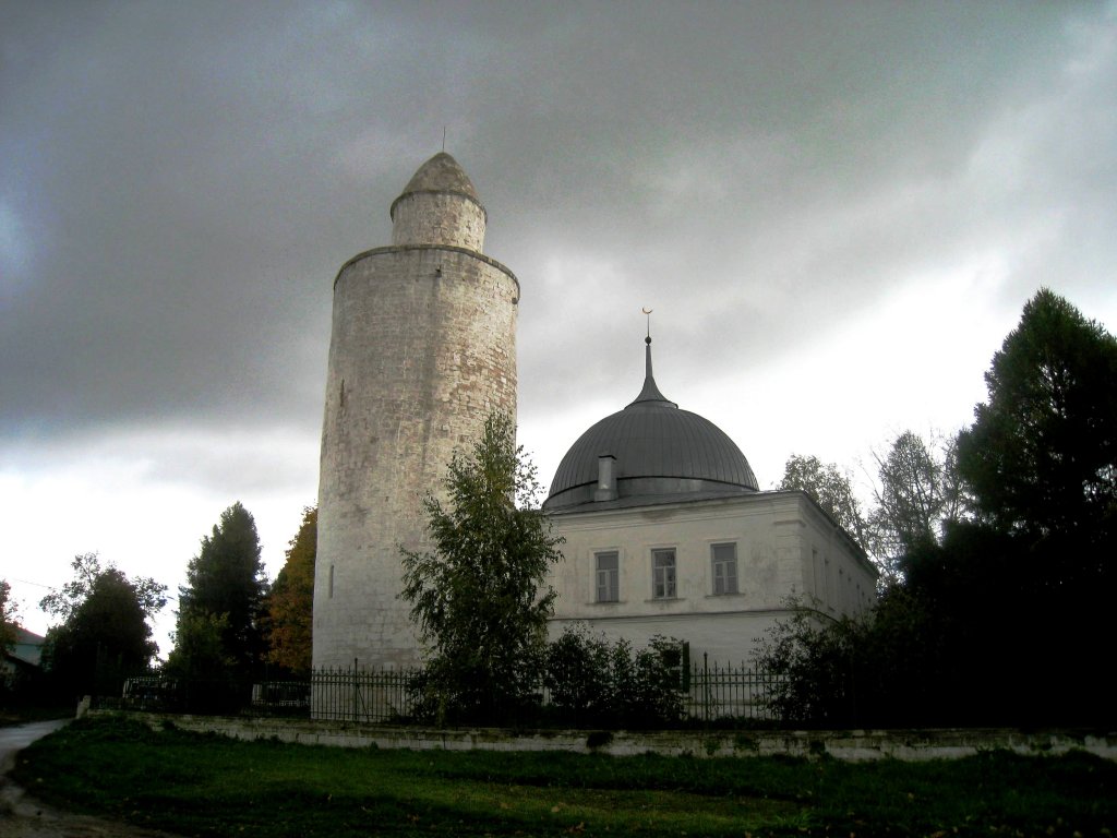 Касимов, старая мечеть 18 века и минарет 15 века, который открывают только для туристов