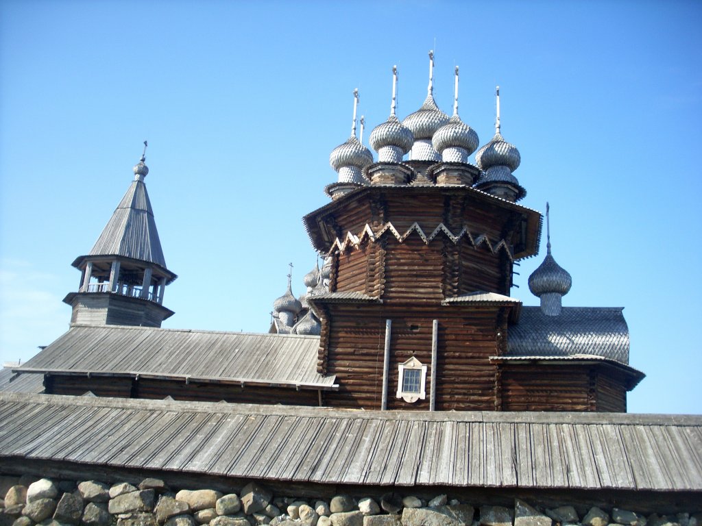 Кижи, Покровская церковь и шатровая колокольня