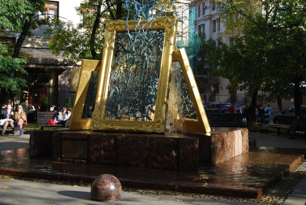 фонтан "Вдохновение" в Лаврушинском переулке